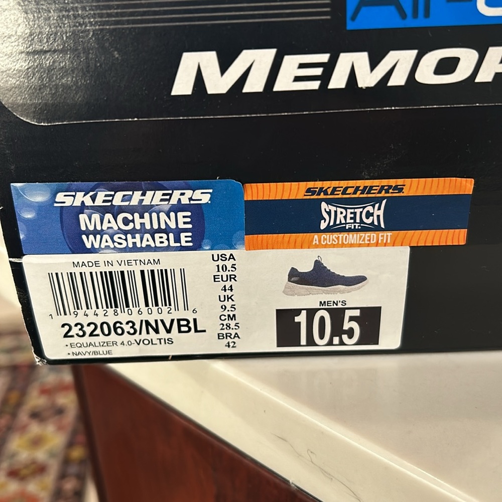 Men’s 10.5 Sketchers Athletic Slip On Sneaker. Worn just a few times - Picture 2 of 6
